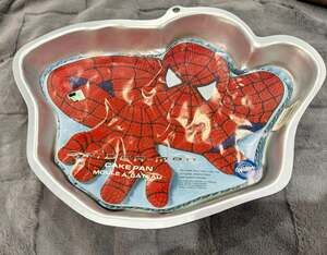 Vtg. Retired Wilton Spider-Man Cake Pan 2105-5050 (2002 Marvel Edition)
